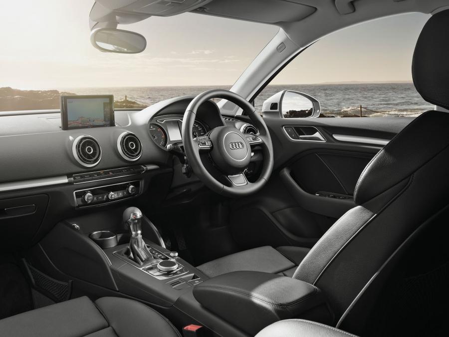 Торпедо Audi A3 Sedan 2.0 TDI (8V) 2013 года  (AU) (фото 9 из 18)